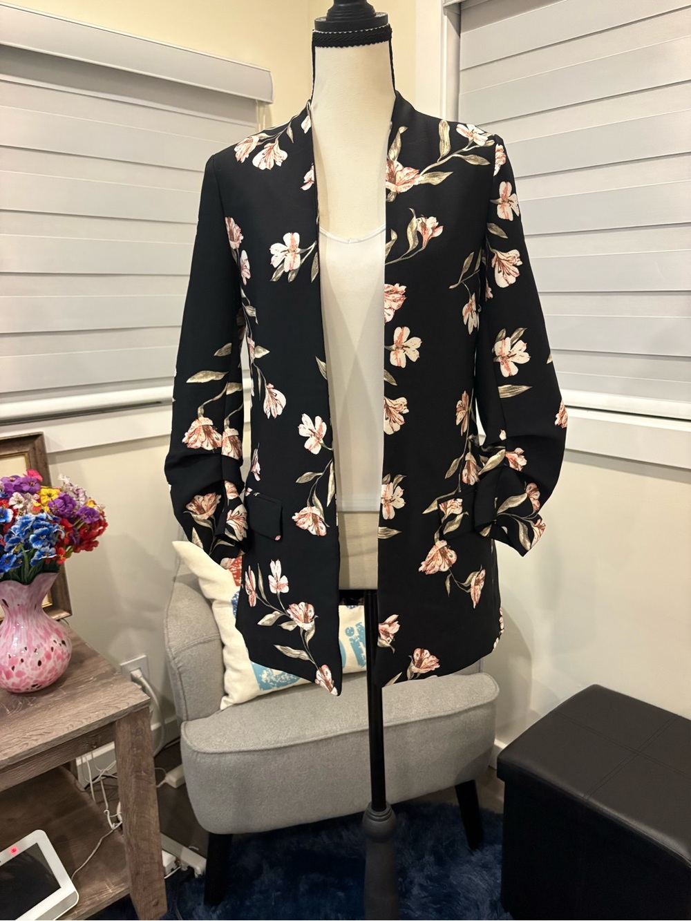 Dynamite Black Floral Open-Front Blazer